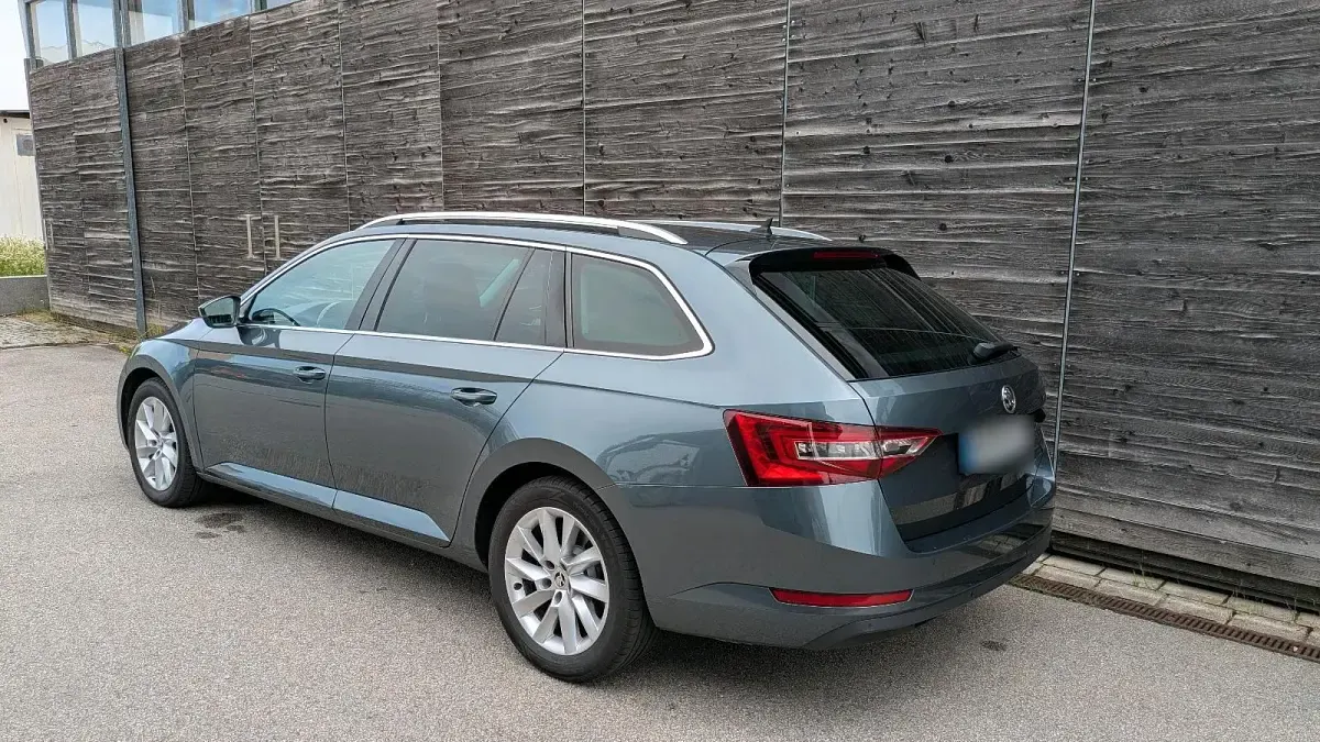 Gebraucht Skoda Superb Style 190 PS (139 kW) 2016 Grau Kombi