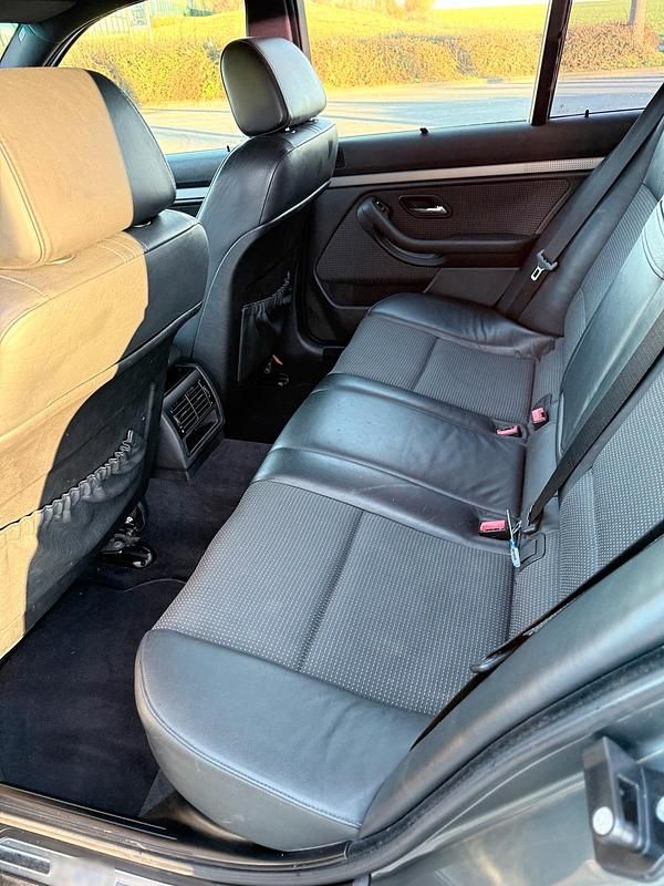 Gebraucht BMW 525 170 PS (125 kW) 2004 Grau Kombi