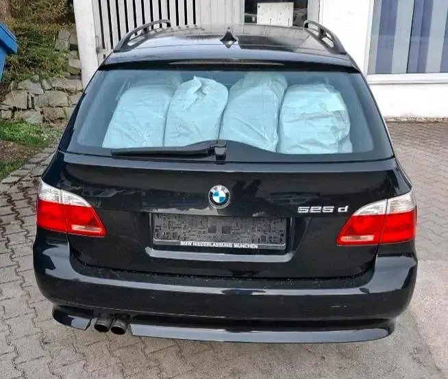 Gebraucht BMW 525 177 PS (130 kW) 2004 Schwarz Kombi