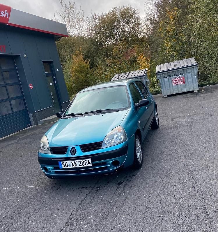 Blau Gebraucht 2004 Renault Clio II Kleinwagen | 1.450 € (Fairer Preis) - Bild 1/4