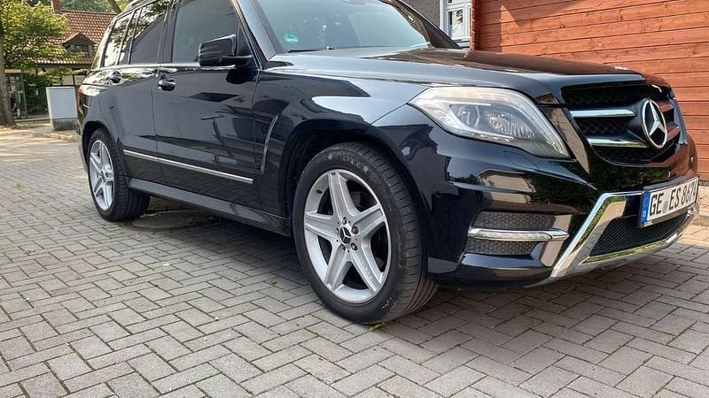 Schwarz Gebraucht 2012 Mercedes GLK350 AMG SUV | 18.999 € (Fairer Preis) - Bild 1/4
