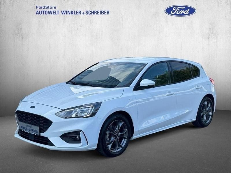 Weiß Gebraucht 2021 Ford Focus ST-Line Limousine | 16.990 € (Guter Preis) - Bild 1/4