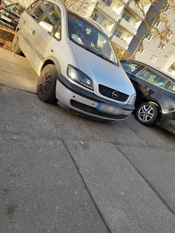 Gebraucht Opel Zafira 105 PS (77 kW) 2002 Silber Van / Kleinbus