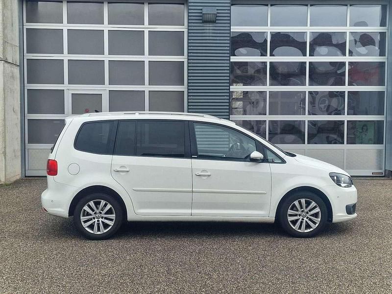 Gebraucht VW Touran Style 105 PS (77 kW) 2012 Candyweiã? Van / Kleinbus