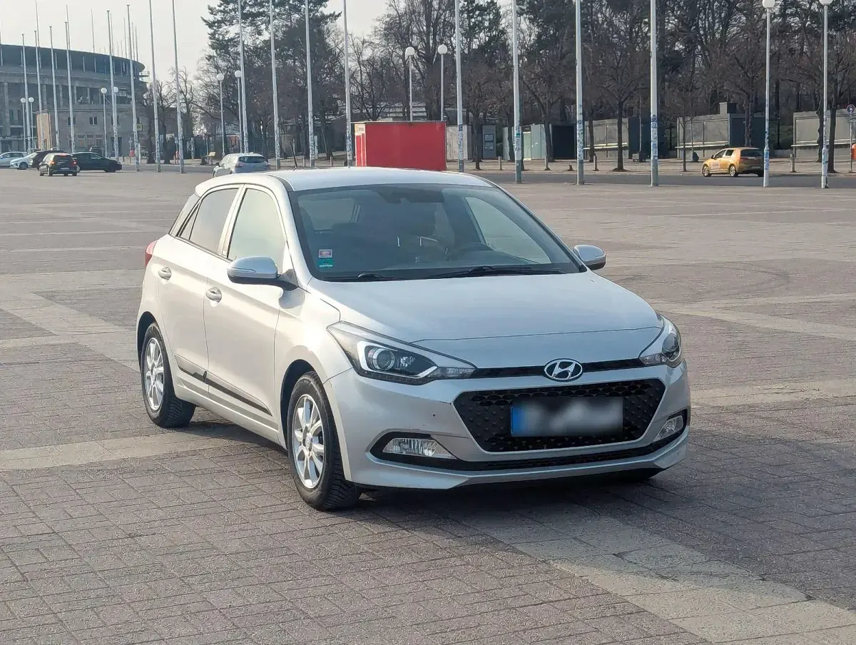 Gebraucht Hyundai i20 Passion 84 PS (61 kW) 2017 Silber Kleinwagen