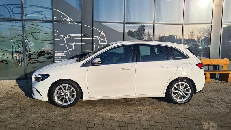 Gebraucht Mercedes B200 150 PS (110 kW) 2020 Weiß Van / Kleinbus