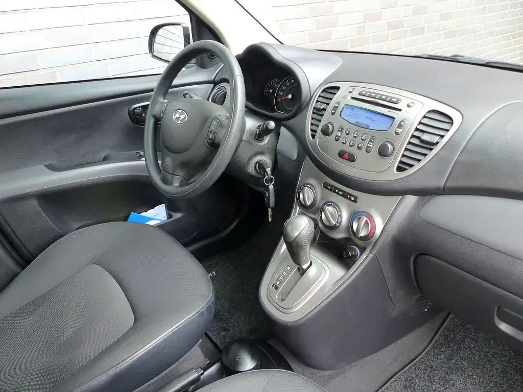 Gebraucht Hyundai i10 Style 86 PS (63 kW) 2013 Silber Kleinwagen