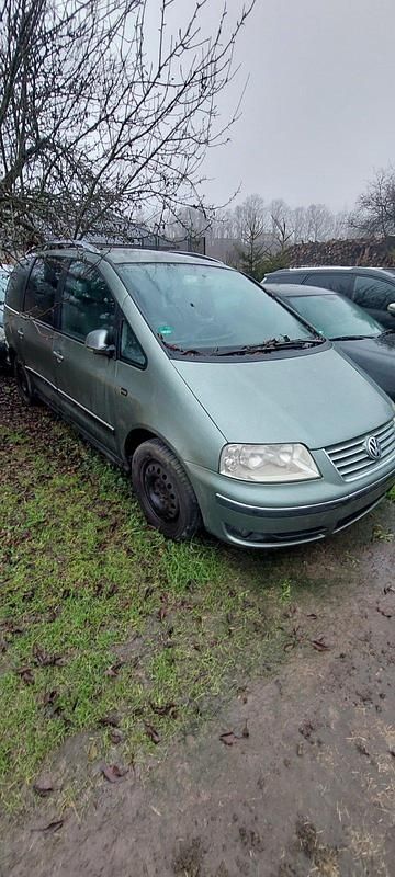 Grün Gebraucht 2005 VW Sharan Van / Kleinbus | 699 € (Superpreis) - Bild 1/4