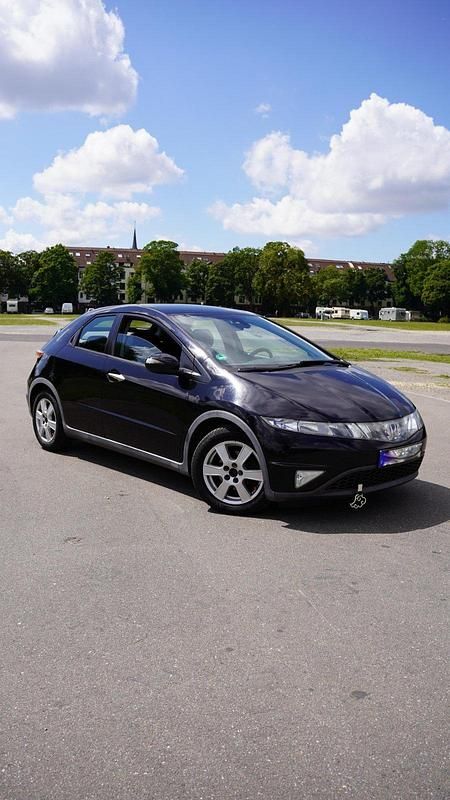 Schwarz Gebraucht 2007 Honda Civic Comfort Kleinwagen | 2.700 € - Bild 1/4
