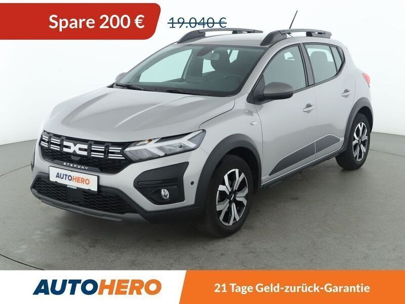 Grau Gebraucht 2023 Dacia Sandero Expression Kleinwagen | 18.840 € (Etwas zu teuer) - Bild 1/3