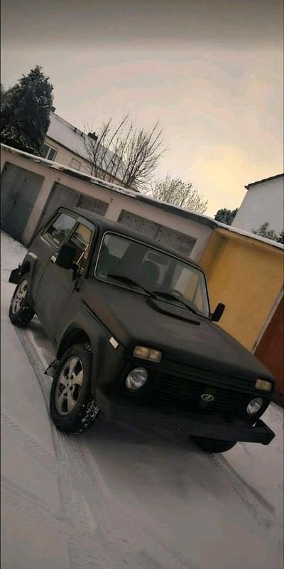 Gebraucht Lada niva 83 PS (61 kW) 2014 Schwarz SUV