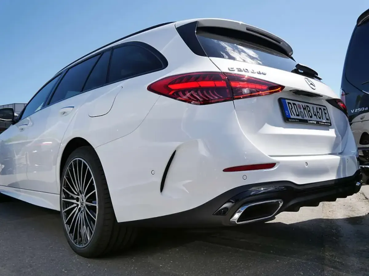 Gebraucht Mercedes C300e AMG 313 PS (230 kW) 2026 Weiß Kombi