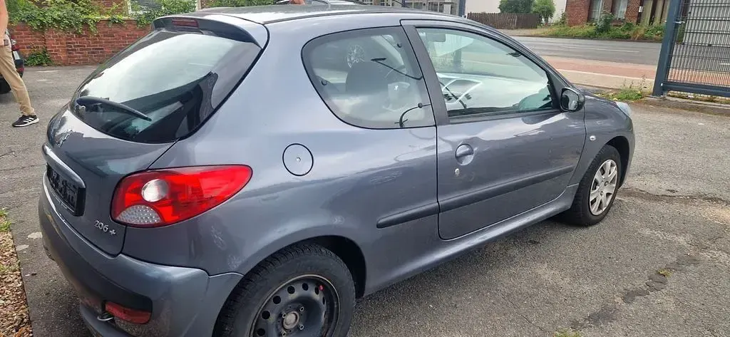 Gebraucht Peugeot 206+ Basis 60 PS (44 kW) 2009 Grau Kleinwagen