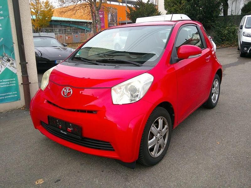 Rot Gebraucht 2009 Toyota iQ Kleinwagen | 3.940 € (Fairer Preis) - Bild 1/4