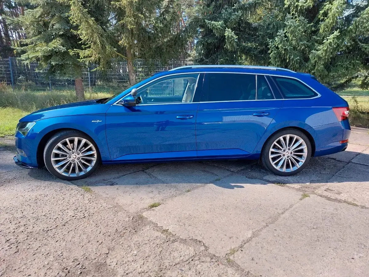 Gebraucht Skoda Superb LAURIN & KLEMENT 190 PS (139 kW) 2017 Blau Kombi