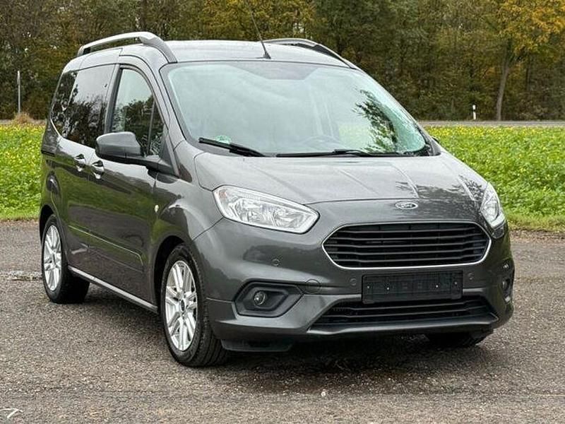 Grau Gebraucht 2019 Ford Tourneo Courier Titanium Van / Kleinbus | 7.490 € (Fairer Preis) - Bild 1/4