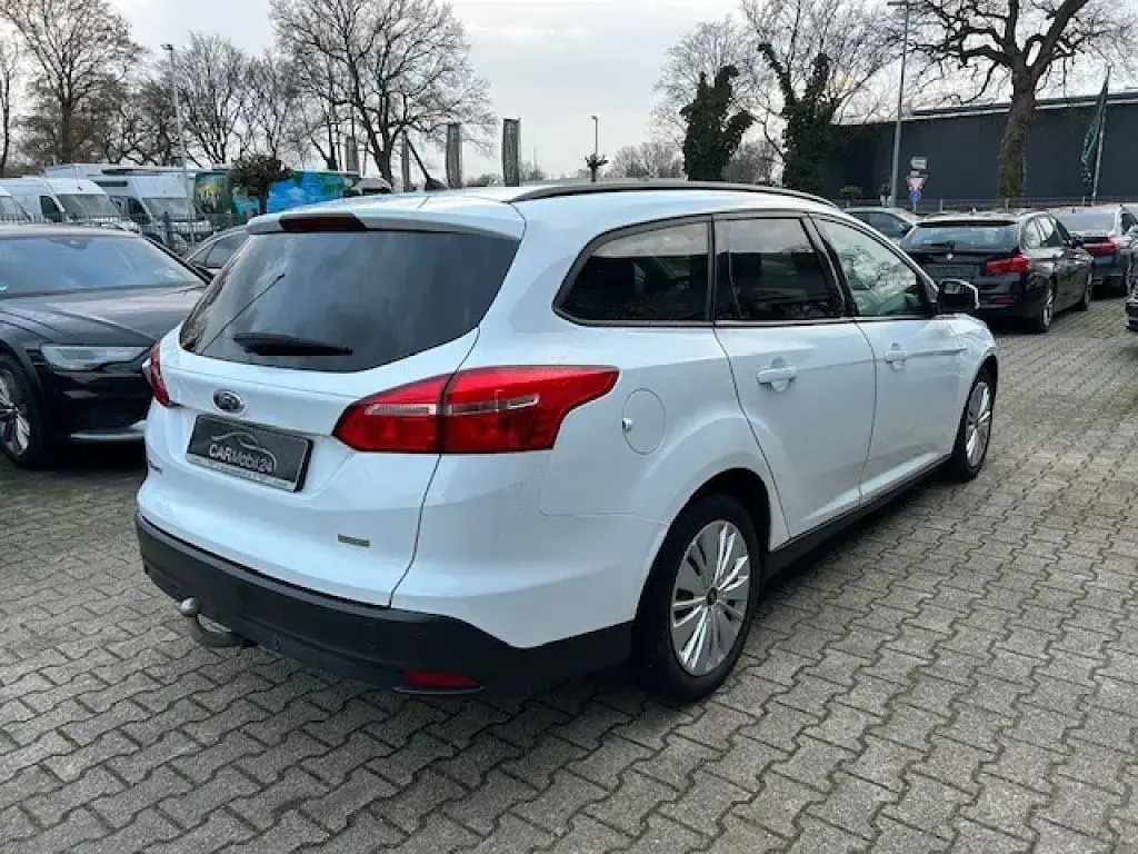 Gebraucht Ford Focus Business Edition 125 PS (91 kW) 2016 Frozen white Kombi