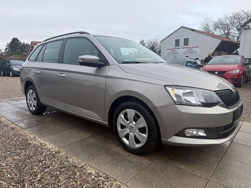 Cappuccinobeige metallic Gebraucht 2019 Skoda Fabia Sport Kombi | 9.999 € (Superpreis) - Bild 1/4