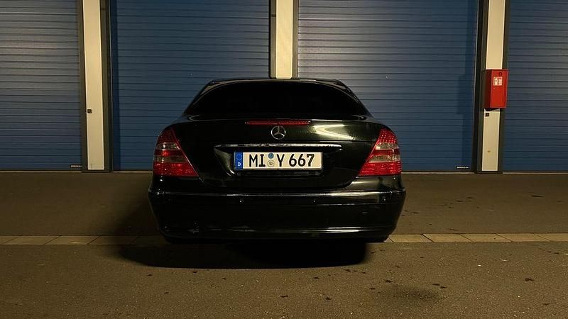 Gebraucht Mercedes E200 Avantgarde 163 PS (119 kW) 2005 Schwarz Limousine