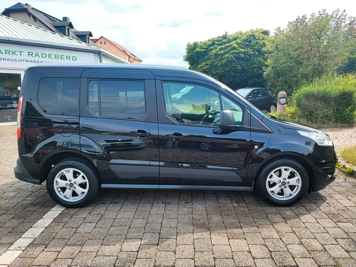 Gebraucht Ford Tourneo Connect 101 PS (74 kW) 2016 Schwarz Van / Kleinbus