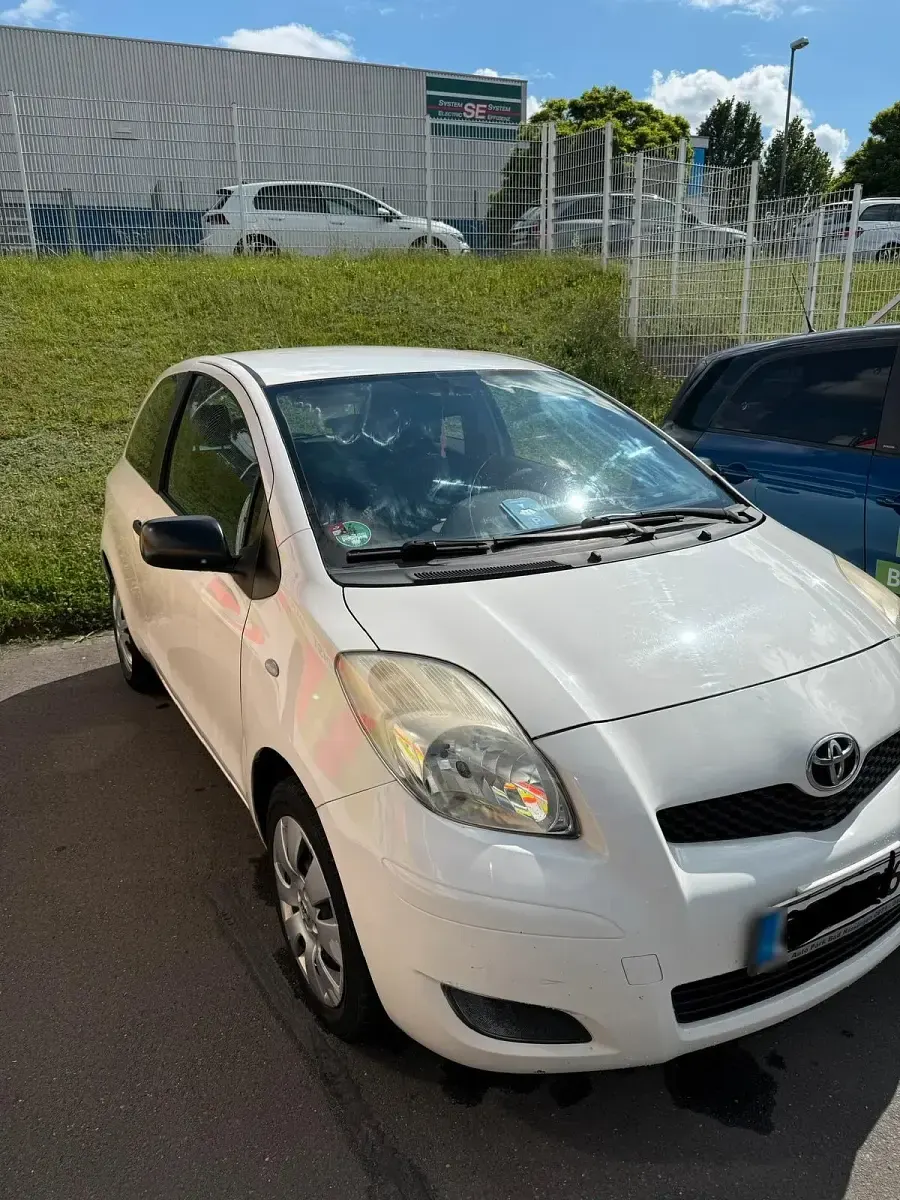Gebraucht Toyota Yaris 80 PS (58 kW) 2009 Weiß Kleinwagen