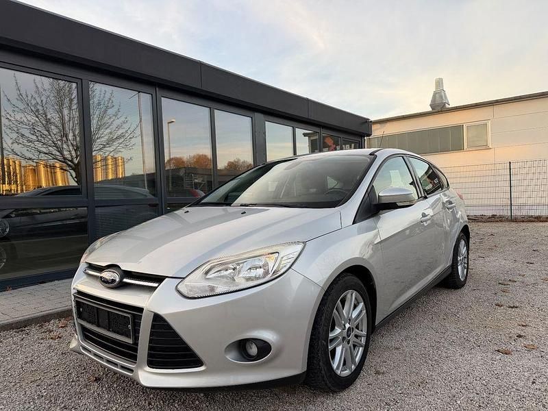 Silber Gebraucht 2014 Ford Focus SYNC Edition Limousine | 3.500 € (Superpreis) - Bild 1/4