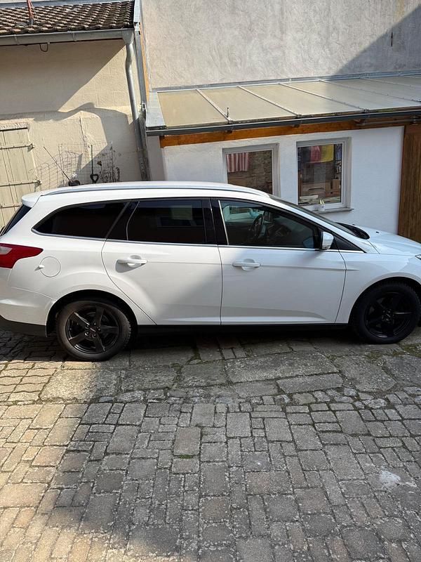 Usata Ford Focus 140 CV (102 kW) 2014 Bianco Station wagon