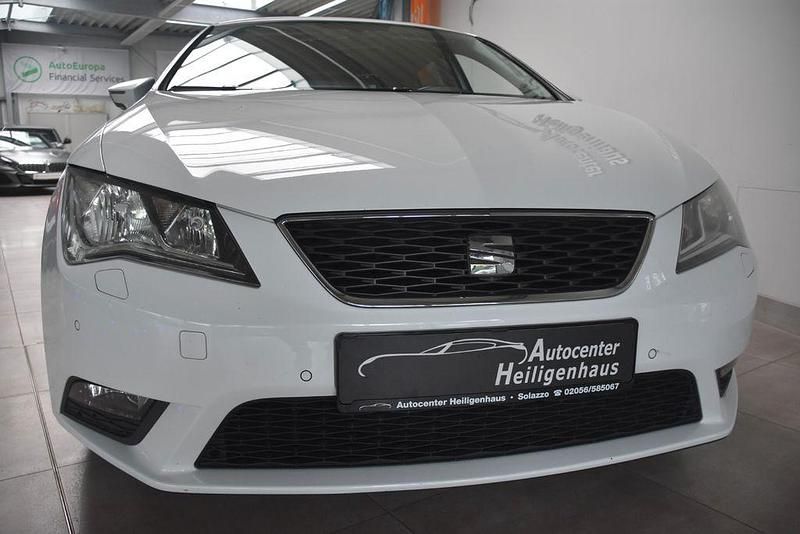 Weiß Gebraucht 2014 Seat Leon Style Limousine | 5.580 € (Fairer Preis) - Bild 1/4