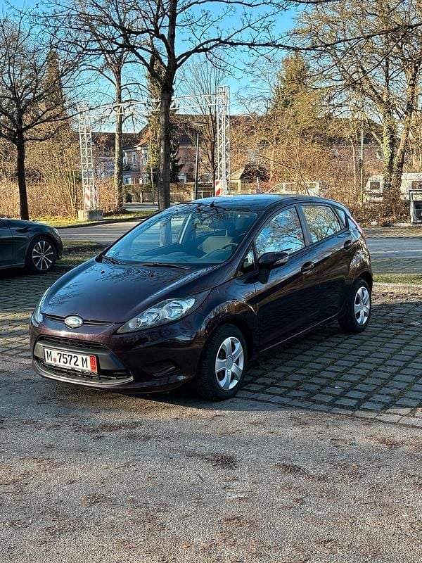 Rot Gebraucht 2010 Ford Fiesta Limousine | 2.400 € (Guter Preis) - Bild 1/4