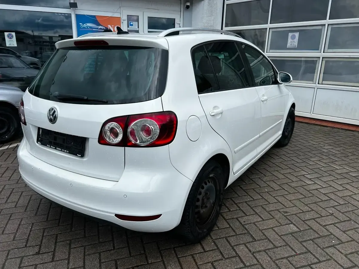 Gebraucht VW Golf VI 105 PS (77 kW) 2011 Weiß Kleinwagen