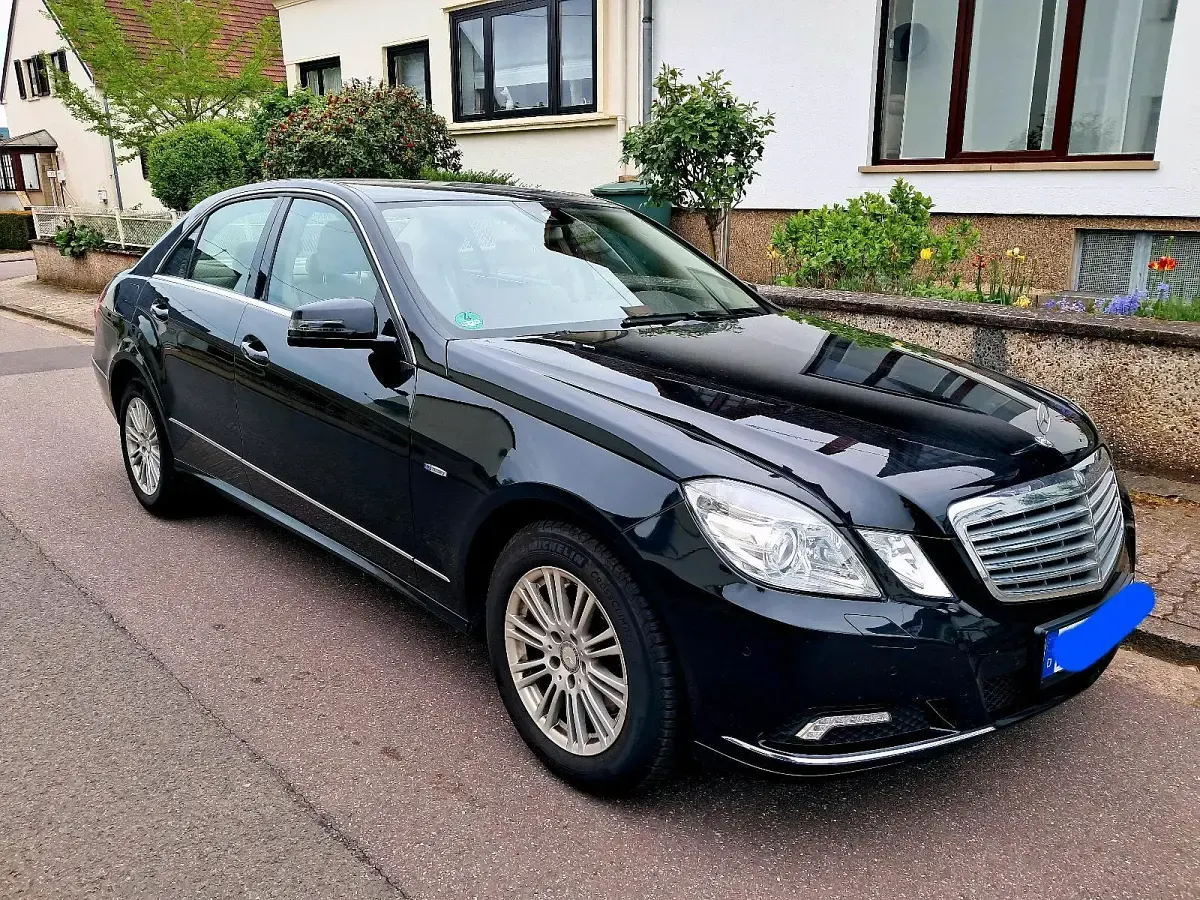 Gebraucht Mercedes E250 Elegance 204 PS (150 kW) 2009 Schwarz Limousine