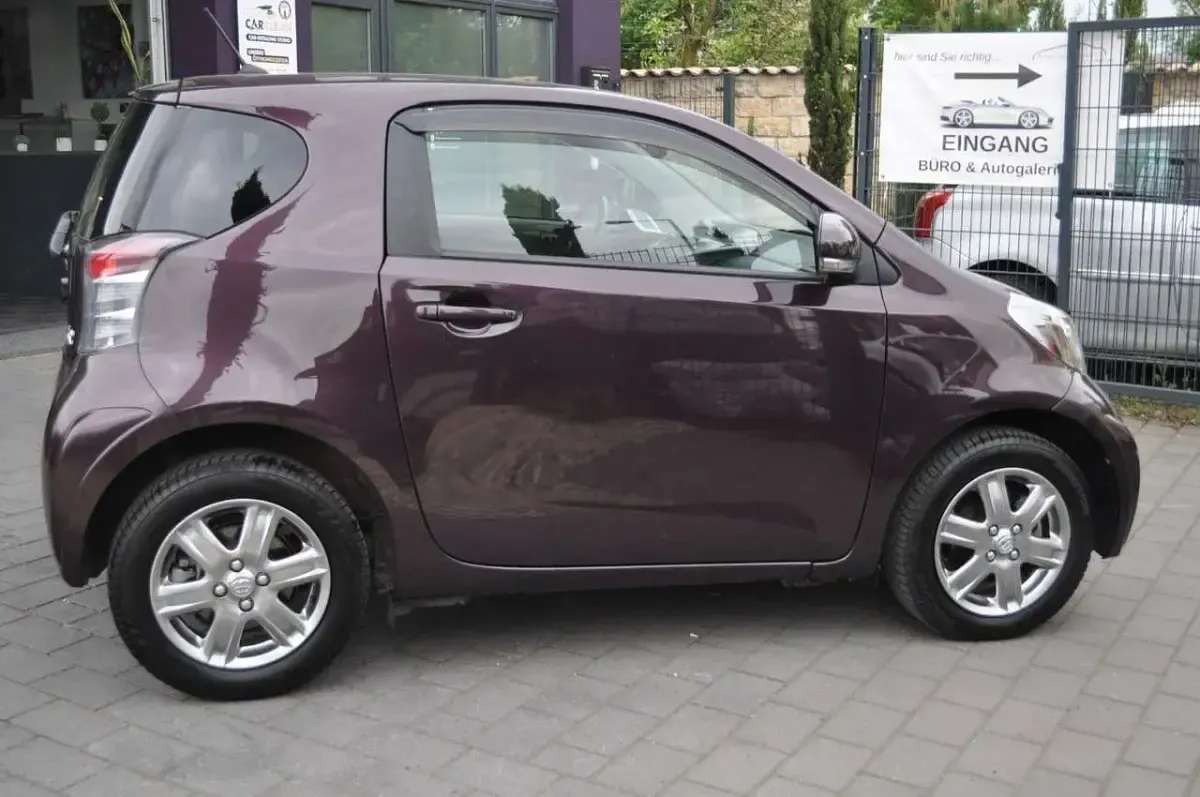 Gebraucht Toyota iQ 68 PS (50 kW) 2010 Violet Kleinwagen