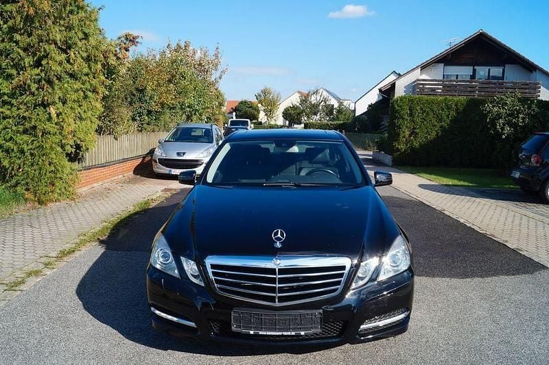 Schwarz Gebraucht 2012 Mercedes E350 Limousine | 16.500 € (Fairer Preis) - Bild 1/4