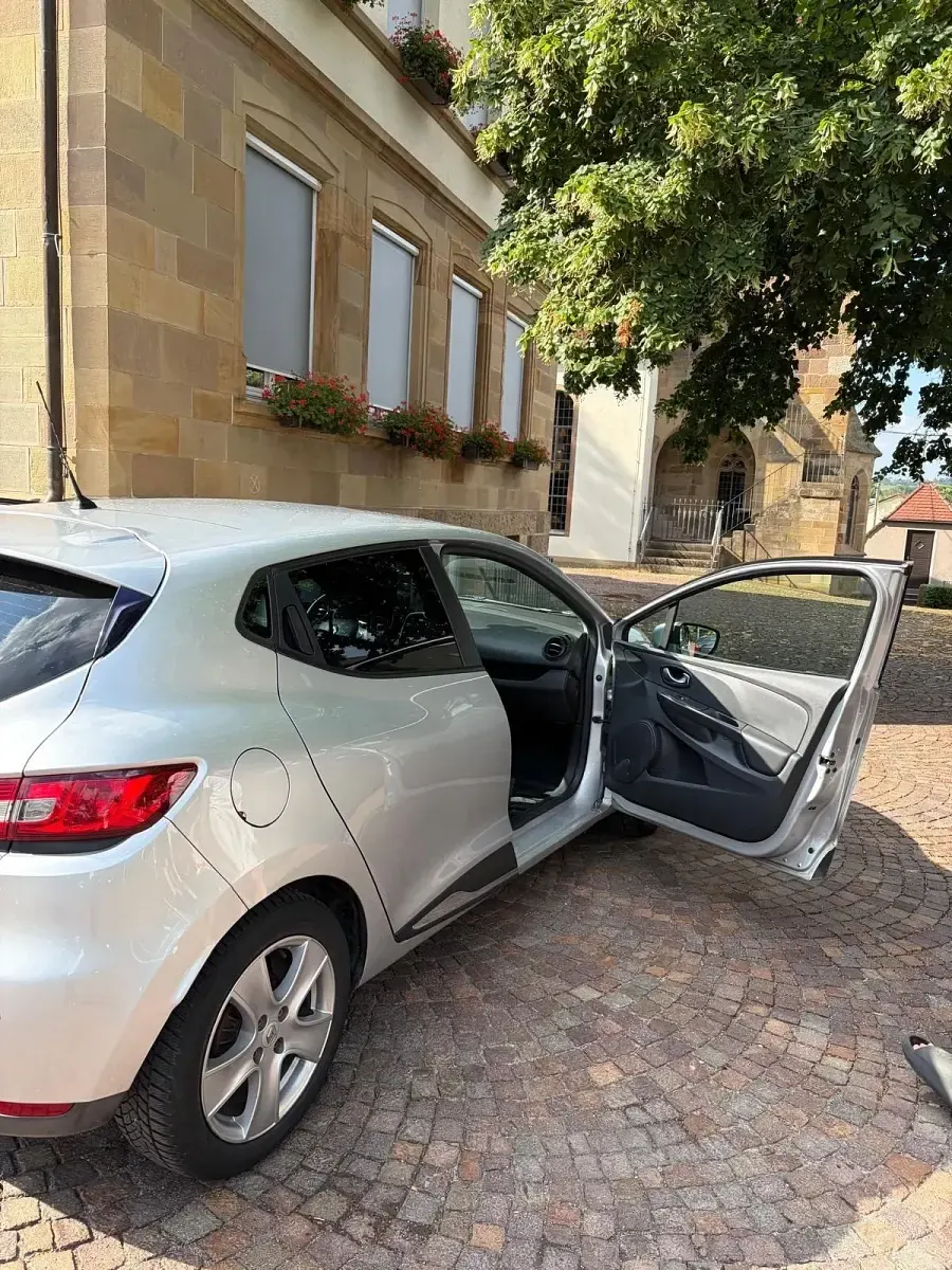 Gebraucht Renault Clio 90 PS (66 kW) 2016 Grau Kleinwagen