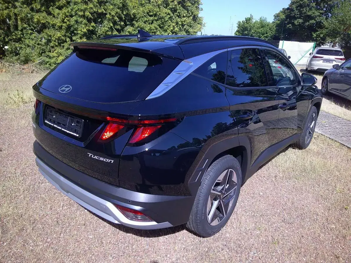 Neu Hyundai Tucson 150 PS (110 kW) 2026 Abyss black/verschieden SUV
