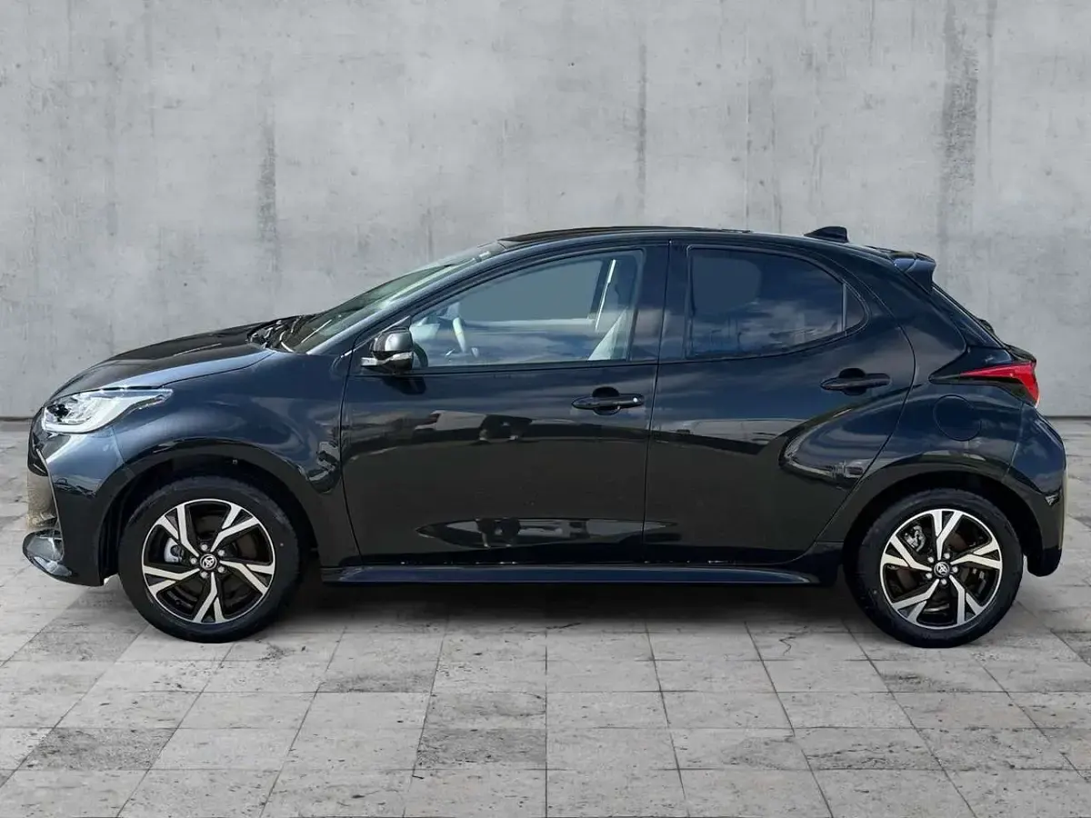 Neu Toyota Yaris 116 PS (85 kW) 2026 Black mica / ink Kleinwagen