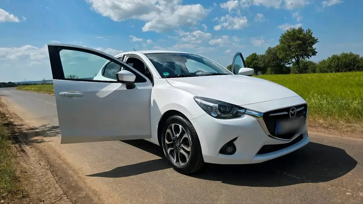 Gebraucht Mazda 2 90 PS (66 kW) 2017 Weiß Kleinwagen