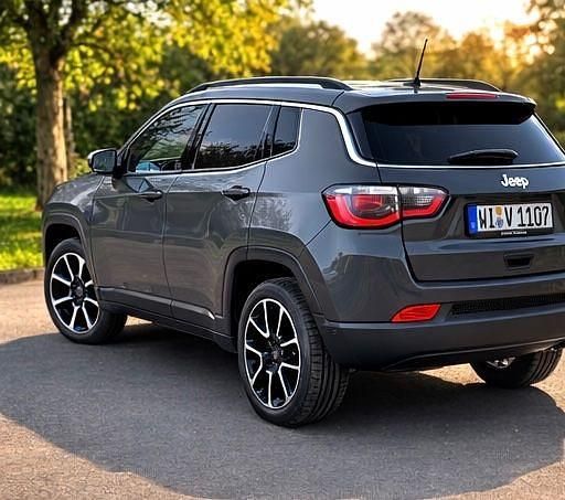 Gebraucht Jeep Compass Limited 170 PS (125 kW) 2019 Grau SUV
