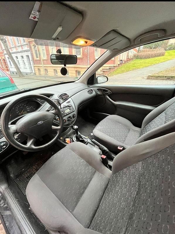 Gebraucht Ford Focus 101 PS (74 kW) 2002 Schwarz Limousine