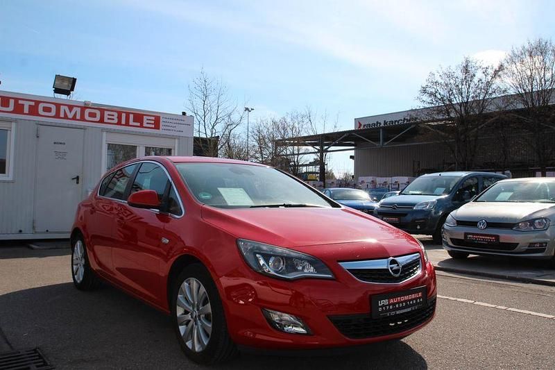 Gebraucht Opel Astra Innovation 101 PS (74 kW) 2011 Rot Limousine