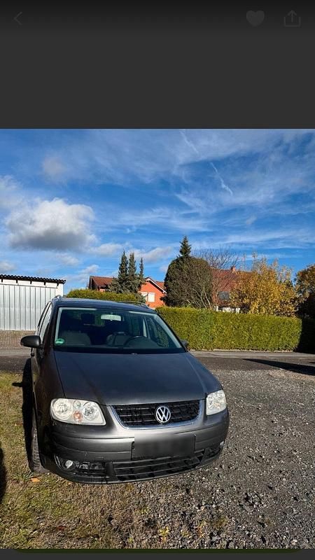 Grau Gebraucht 2004 VW Touran Van / Kleinbus | 1.500 € - Bild 1/4