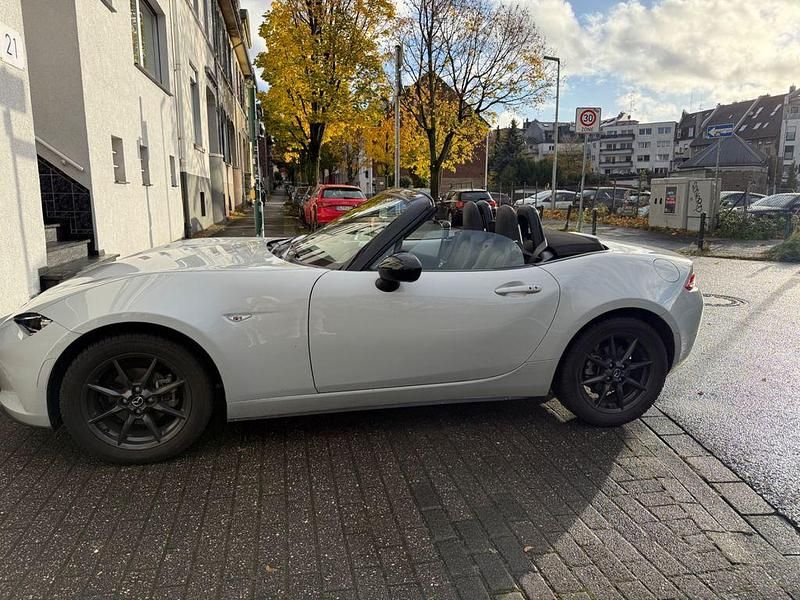 Grau Gebraucht 2017 Mazda MX5 Cabrio | 19.700 € (Guter Preis) - Bild 1/4
