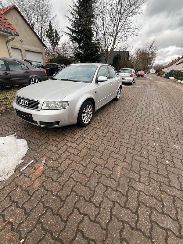 Grau Gebraucht 2003 Audi A4 Limousine | 1.500 € - Bild 1/4