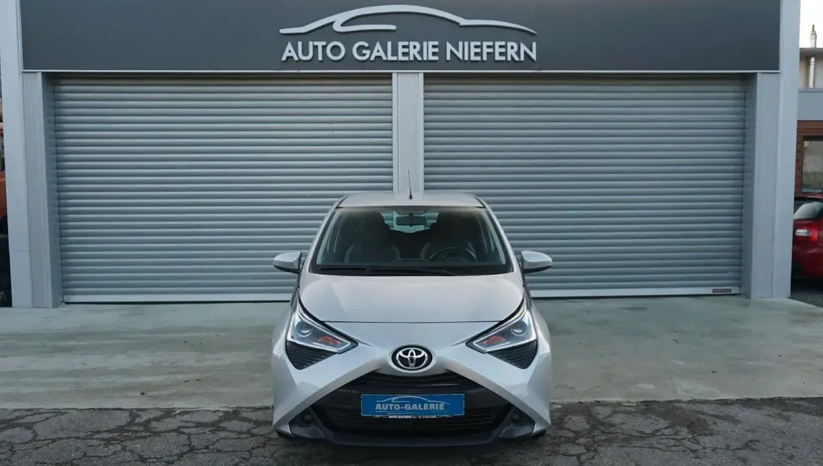 Gebraucht Toyota Aygo X-play 72 PS (52 kW) 2021 Silber Kleinwagen
