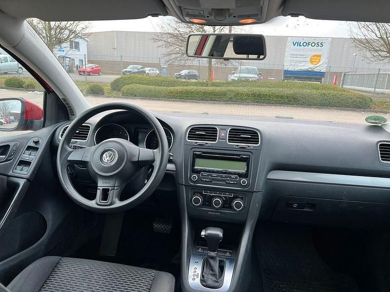 Gebraucht VW Golf VI 105 PS (77 kW) 2011 Rot Kleinwagen