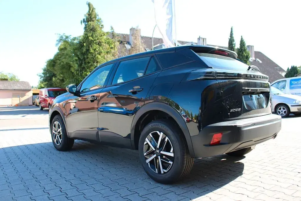 Neu Peugeot 2008 Style 101 PS (74 kW) 2026 Schwarz perla nera SUV