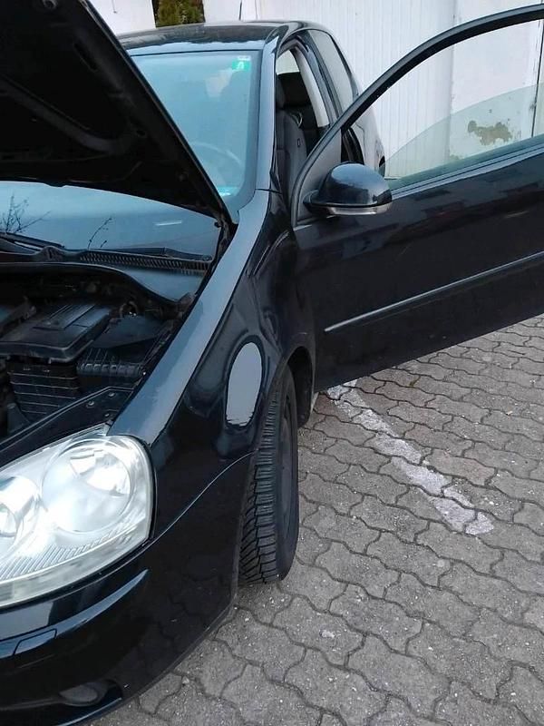 Second-hand VW Golf 74 CP (54 kW) 2006 Negru Coupe