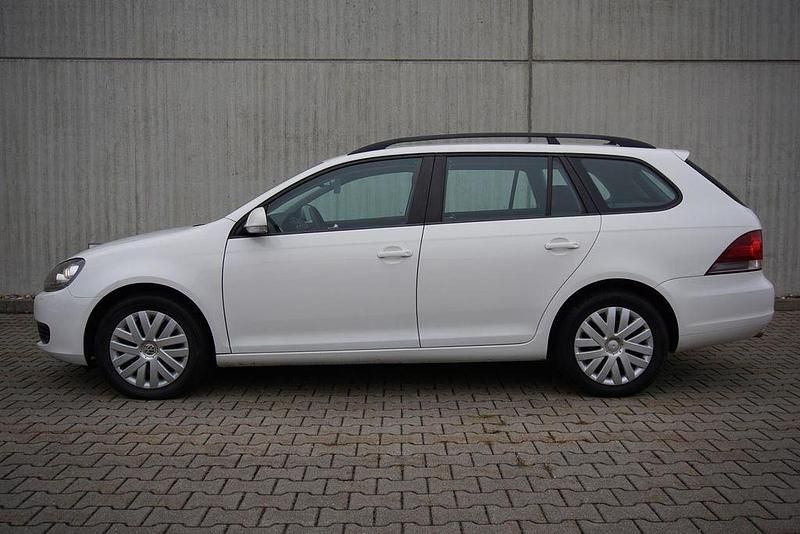 Gebraucht VW Golf VII 105 PS (77 kW) 2013 Candyweiß Kombi