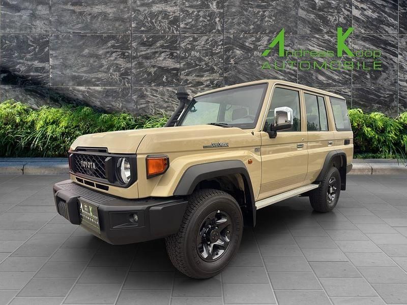 Beige Neu 2025 Toyota Land Cruiser SUV | 99.980 € - Bild 1/4