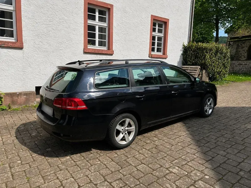 Gebraucht VW Passat 122 PS (89 kW) 2011 Schwarz Kombi